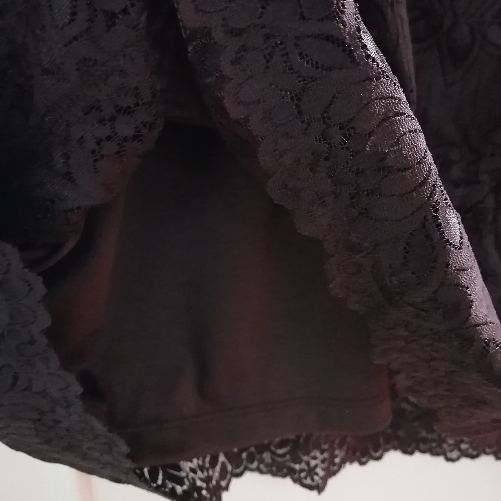 Penningtons  Lace Sleeveless Blouse - Picture 4 of 7